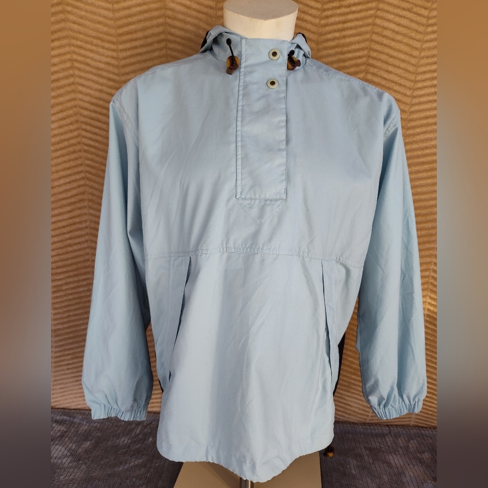 Women's Cutter & Buck Hoodie. W/ small game pouch in back. EUC